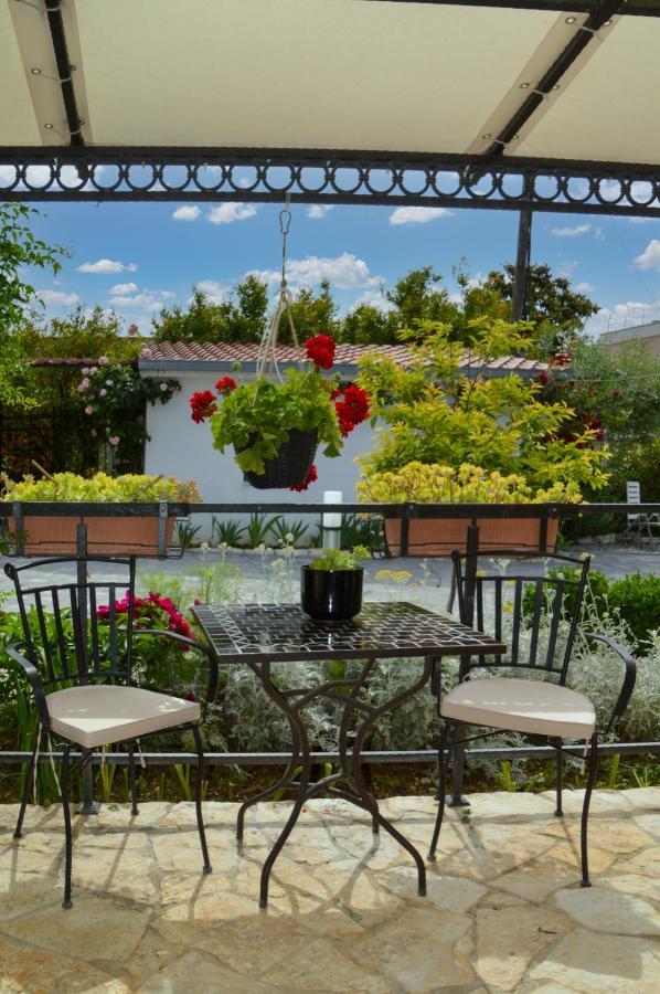 Issa Holiday Home - 3 Min Walk To Beach Kastela Bagian luar foto