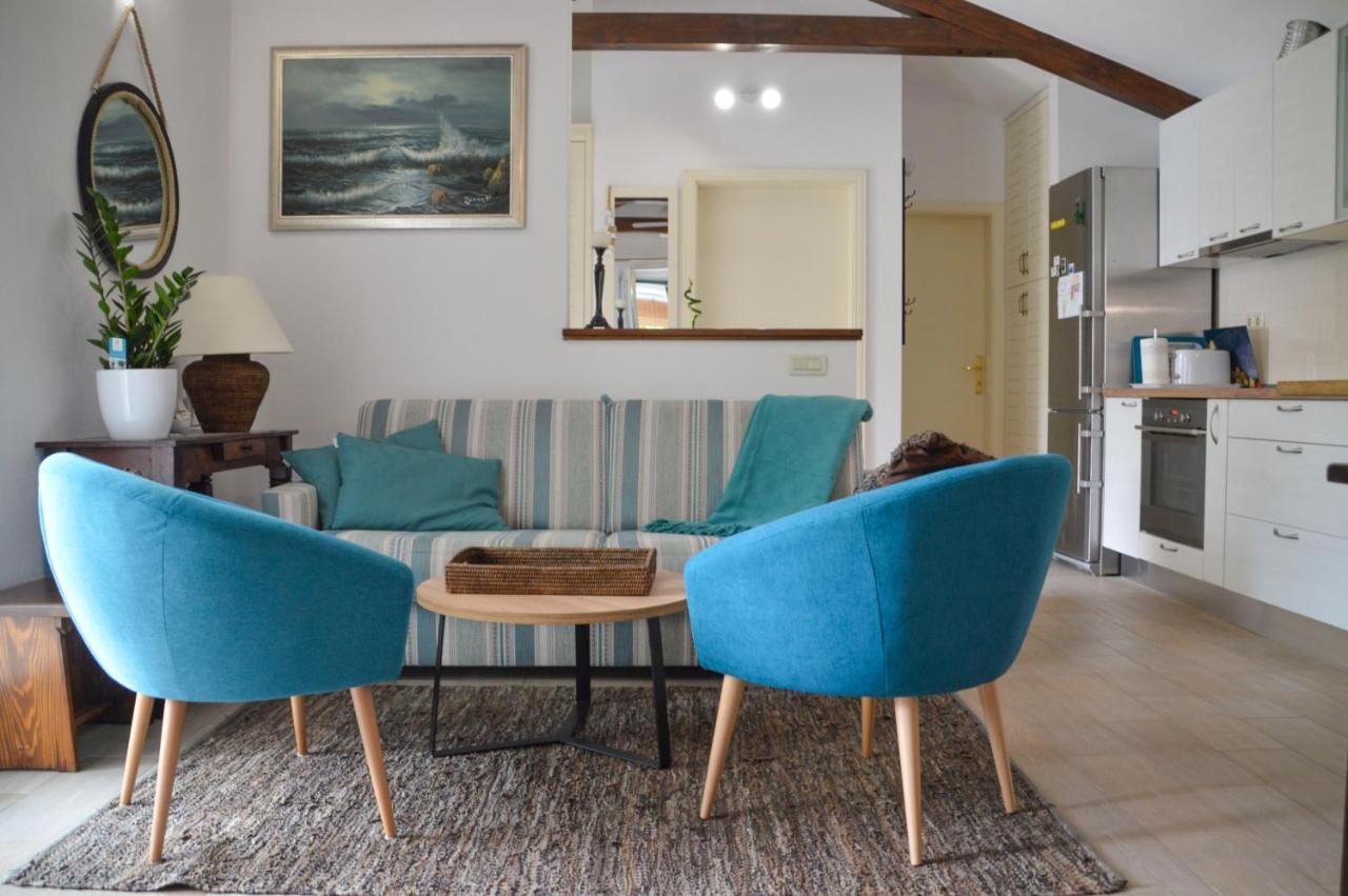 Issa Holiday Home - 3 Min Walk To Beach Kastela Bagian luar foto