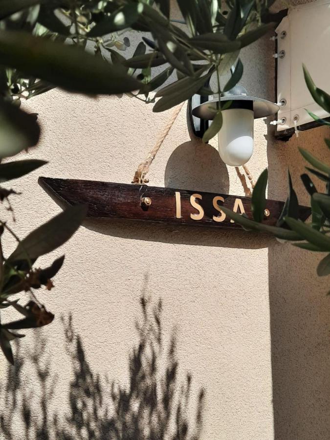 Issa Holiday Home - 3 Min Walk To Beach Kastela Bagian luar foto